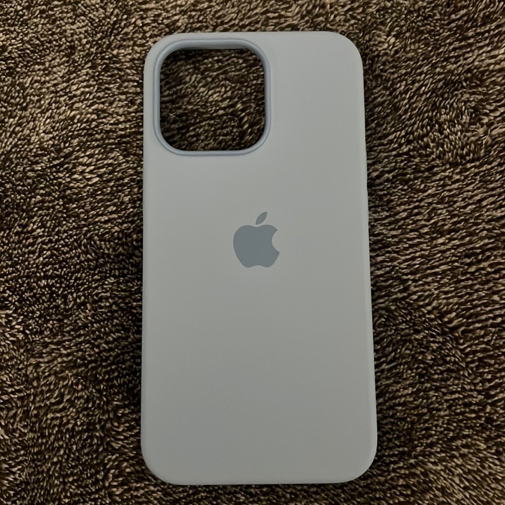 Apple iPhone 13 Pro MagSafe silicone case in Blue Fog